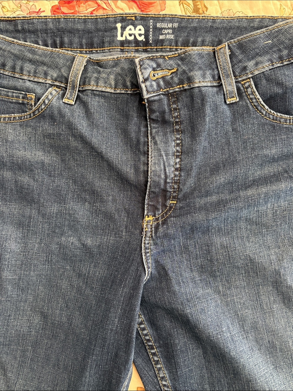 NWOT Lee Regular Fit Women's Midrise Blue Denim Capri Jeans Plus Size